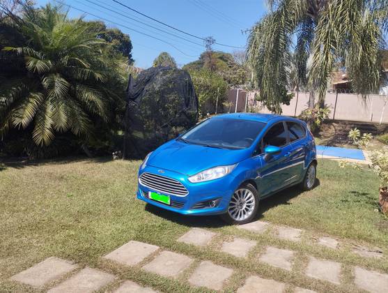 FORD FIESTA 1.6 TITANIUM HATCH 16V FLEX 4P POWERSHIFT FORD FIESTA 1.6 TITANIUM HATCH 16V FLEX 4P POWERSHIFT